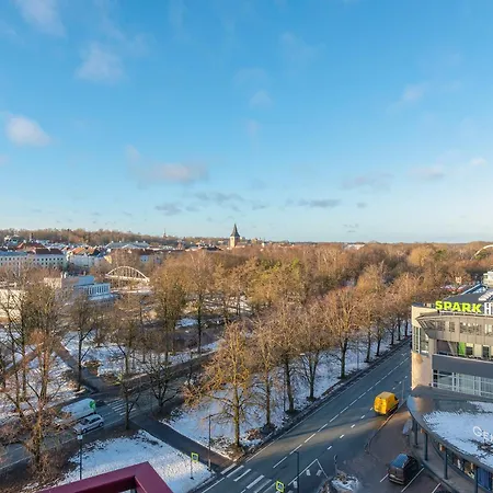 Spacious Penthouse With A Good View In Downtown