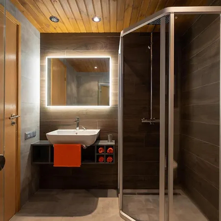 Spacious Penthouse With A Good View In Downtown