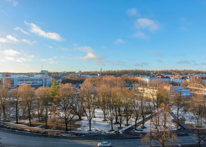 Spacious Penthouse With A Good View In Downtown